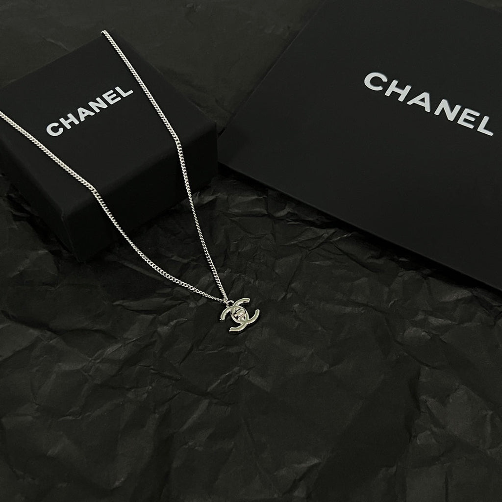 18K  Chanel Vintage Necklace