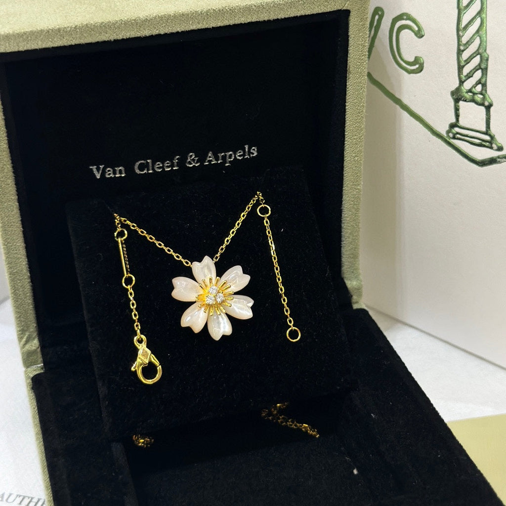 18K Rose De Noel Clip Pendant Necklace